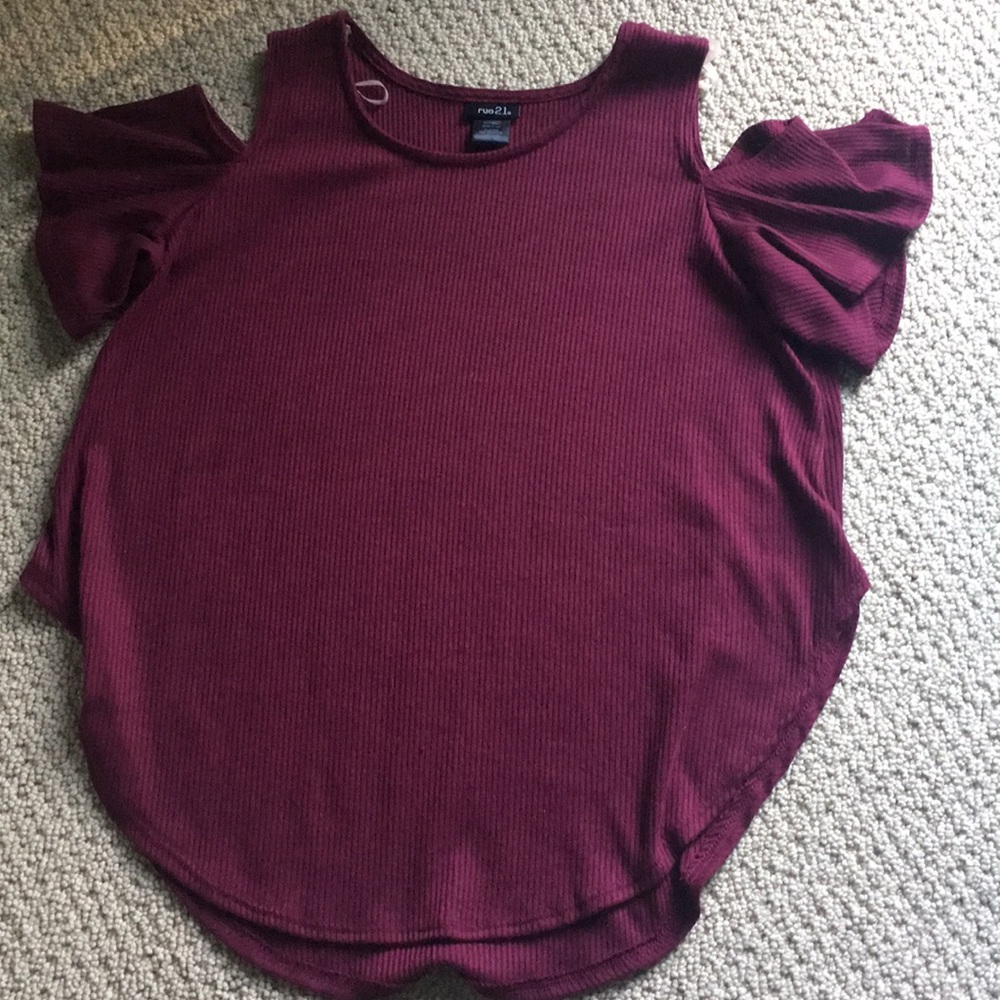 Small, off the shoulder short sleeve shirt. Rue 21
